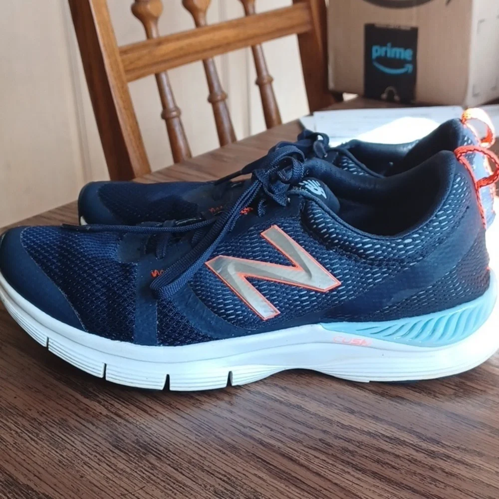 New Balance 715 Running Shoe, women's sz  8.5